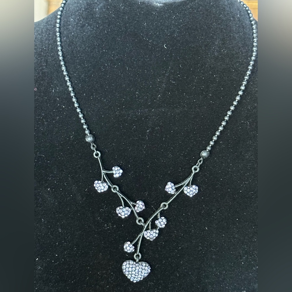 Romantic Pavé Heart Vine Y-Necklace Gunmetal Dark Gray/Black Tone-Light Purple